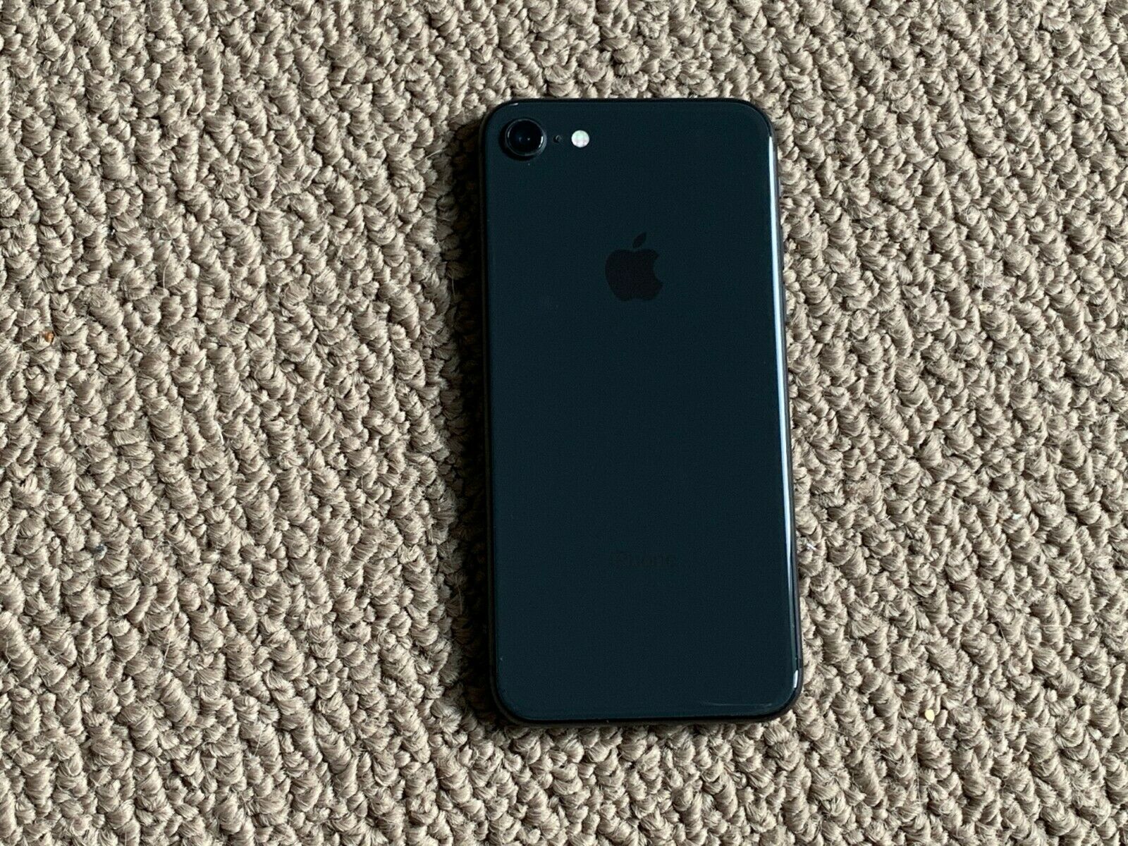 APPLE IPHONE 8 256GB UNLOCKED SMARTPHONE-BLK Refurbished with Charger - Image 5